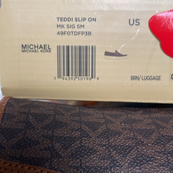 Michael Kors TEDDI SLIP ON
MK SIGNATURE SM
Platforms - Sneakers - Picture 16 of 16